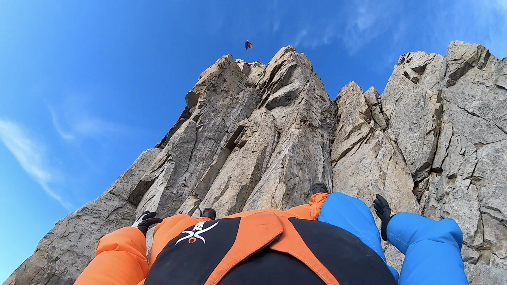 Saut de la pointe Bich de la noire de Peuterey Massif du Mont-Blanc