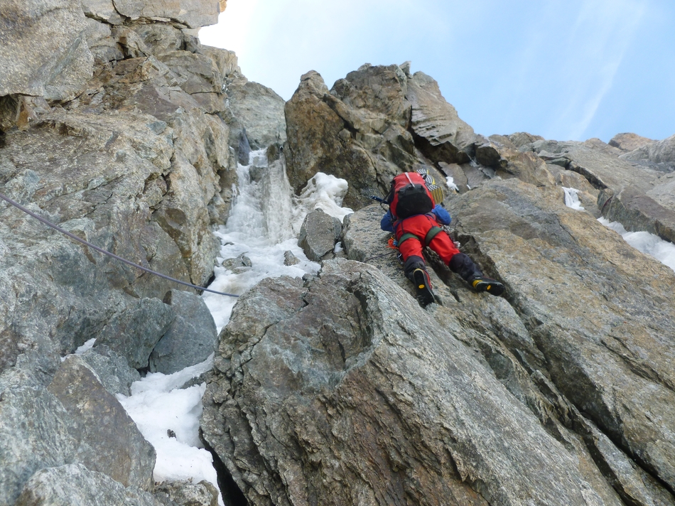 Antoine Bletton dans le crux de l'arête du Brouillard