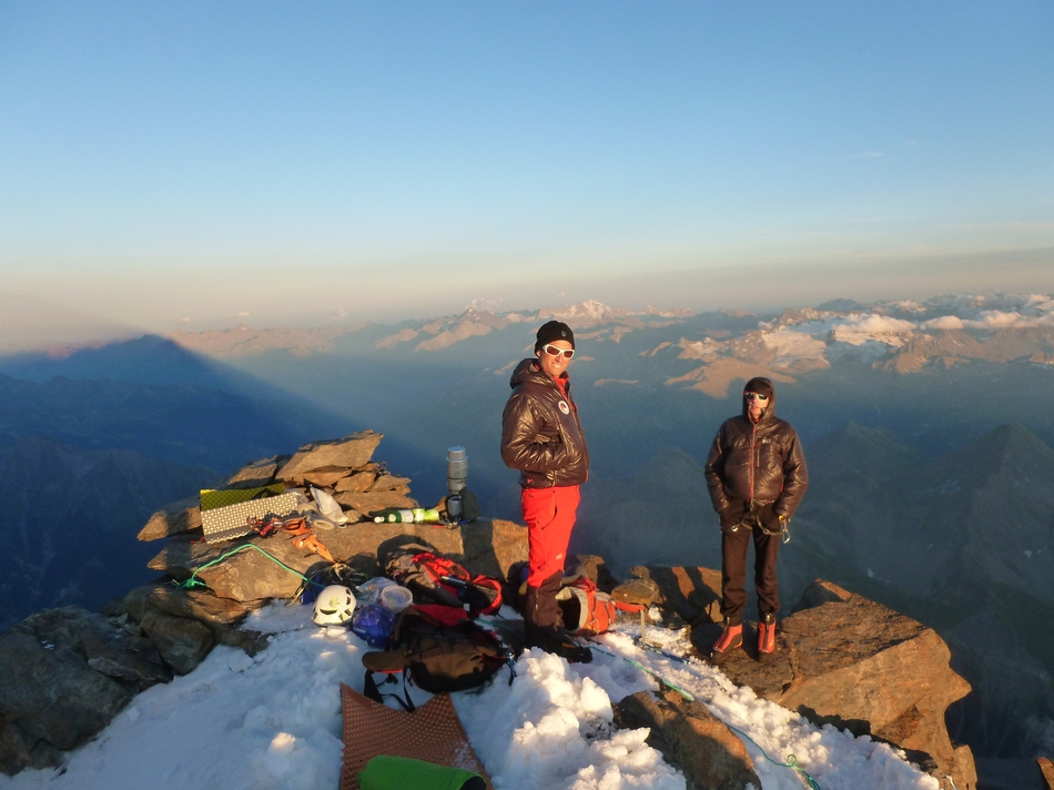 Bivouac 4 étoiles au dommet de la pointe Louis Amedee 4460m