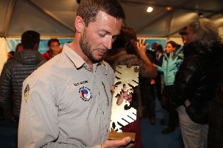 Sébastien Bohin reçoit l'aigle de Val d'Isère