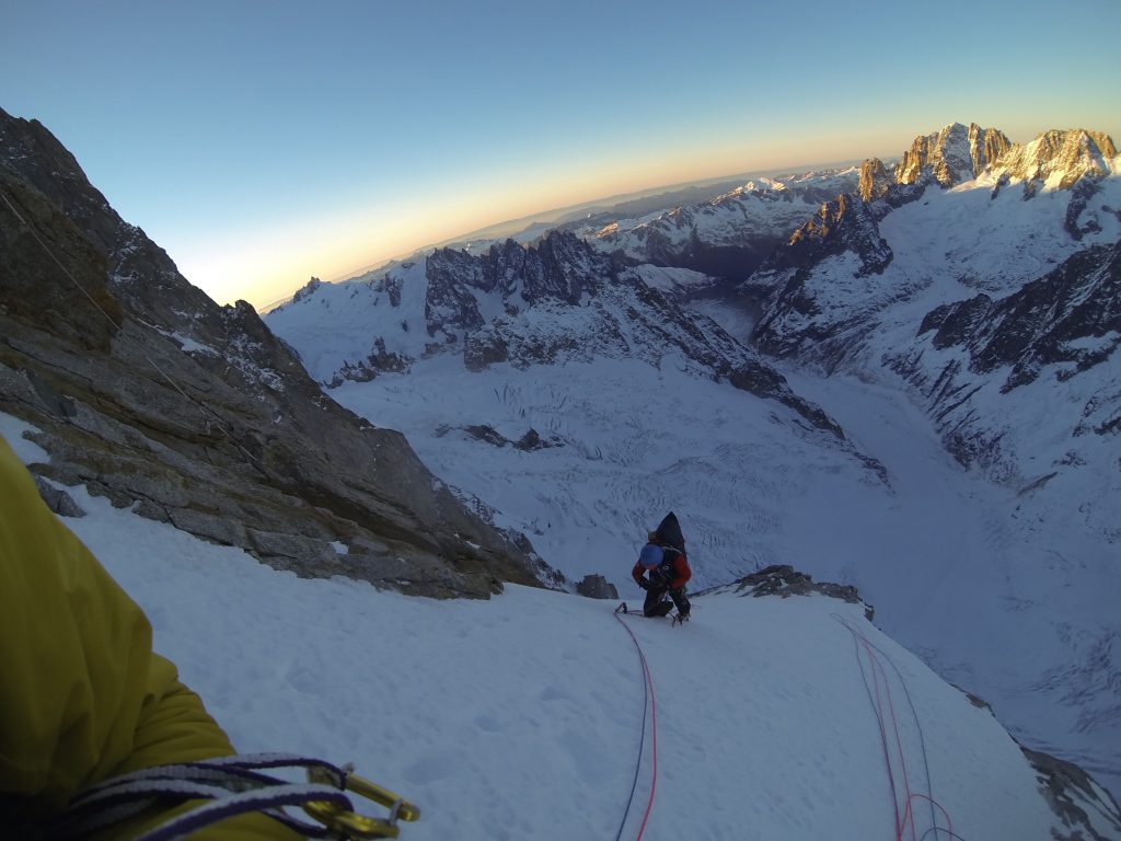 Arrivée au bivouac du névé triangulaire (3ème bivouac)