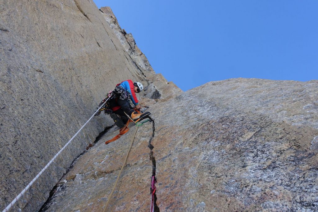 arnaud_dans_la_deuxieme_longueur_du_headwall.jpg