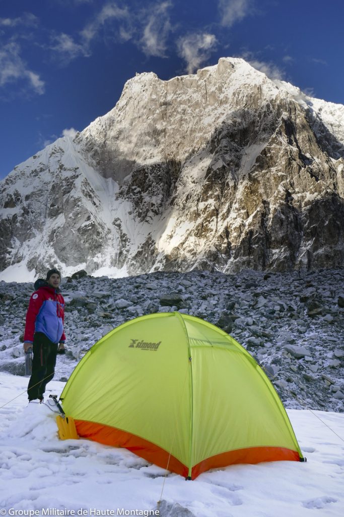 Bivouac au pied de la face ouest lunag Ri