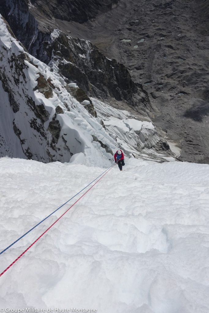 Les rappels de descente vers le bivouac suspendu.