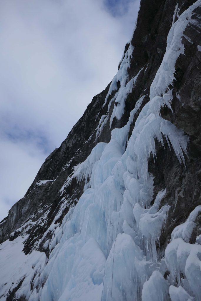 Le CCH Bonniot rejoint le stalactite de la première longueur mixte