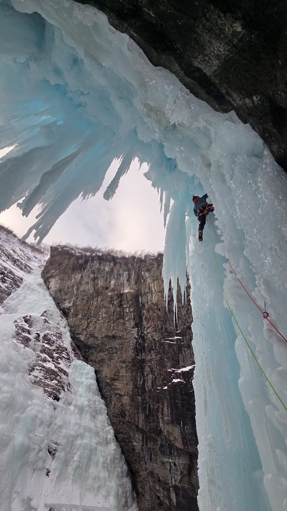 CASCADE DE GLACE EN NORVÈGE